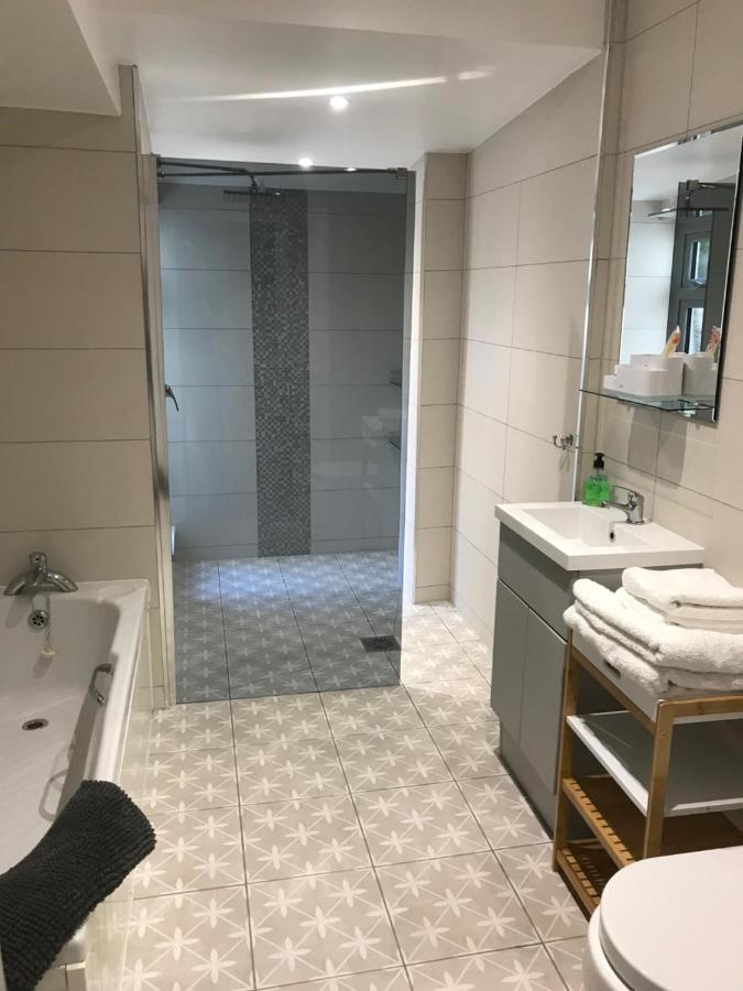 Luxury Refurbished 2 Bedroom Regency Apartment Челтенхам Экстерьер фото