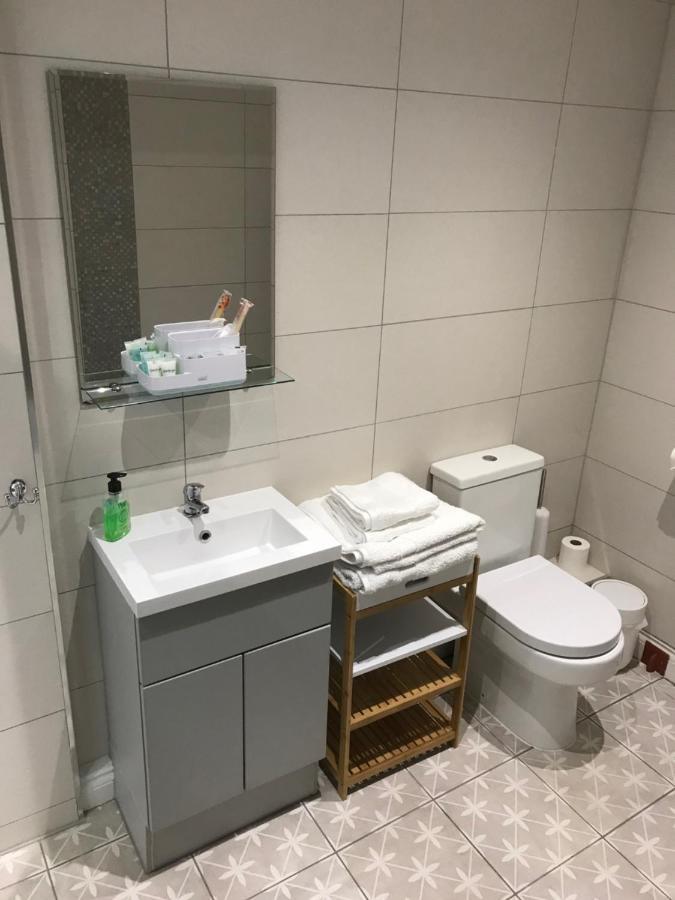 Luxury Refurbished 2 Bedroom Regency Apartment Челтенхам Экстерьер фото